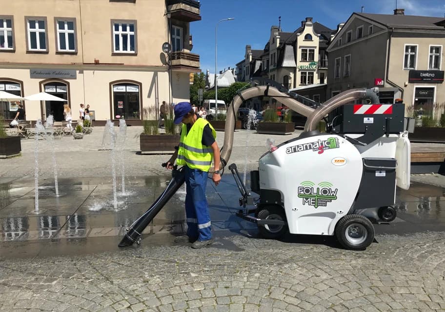 Ariamatic 240 zwerfvuilzuiger in actie